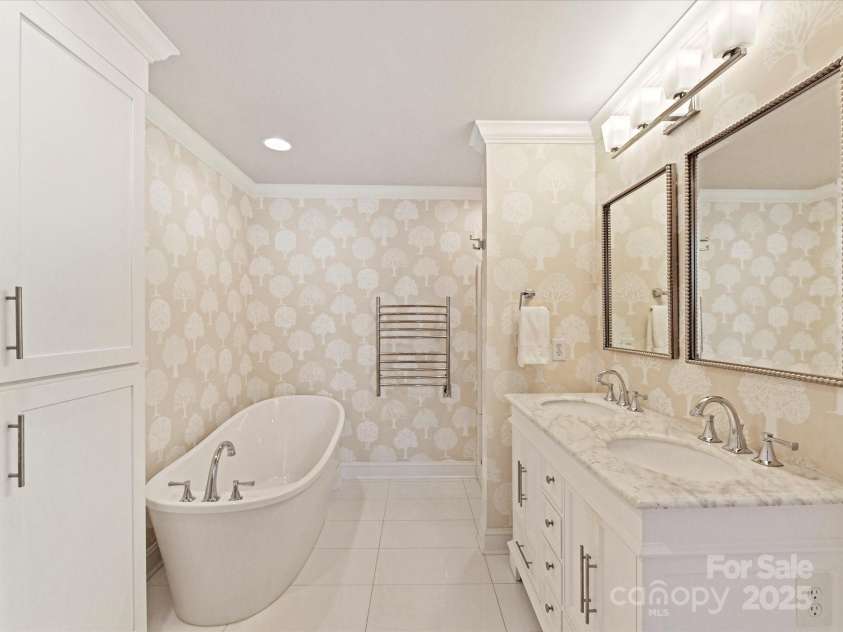 4407 Coventry Row Court, Charlotte, NC 28270.  MLS# CAR4244073, YatesRealty ID 13615. Primary Bath view 1