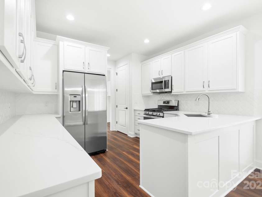 17408 Summer Place Drive, Cornelius, NC 28031.  MLS# CAR4247461, YatesRealty ID 13616. 