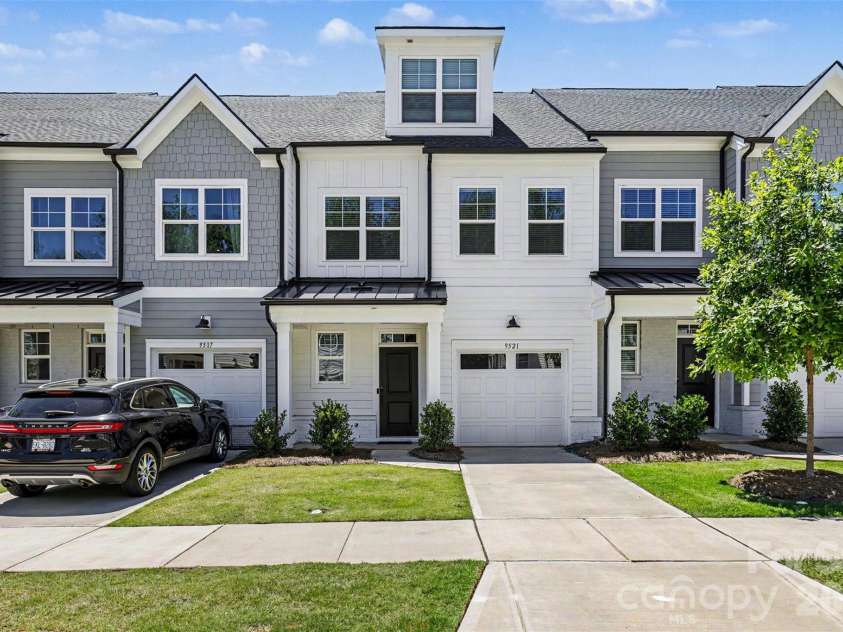 9521 Munsing Drive, Charlotte, NC 28269.  MLS# CAR4390189, YatesRealty ID 13617. 