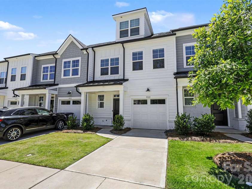 9521 Munsing Drive, Charlotte, NC 28269.  MLS# CAR4390189, YatesRealty ID 13617. 