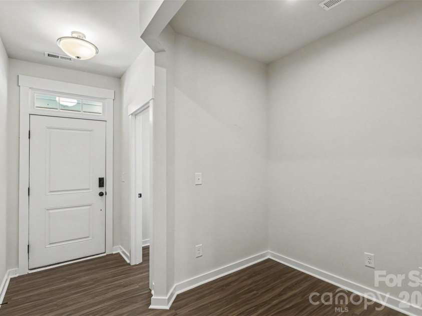 9521 Munsing Drive, Charlotte, NC 28269.  MLS# CAR4390189, YatesRealty ID 13617. 