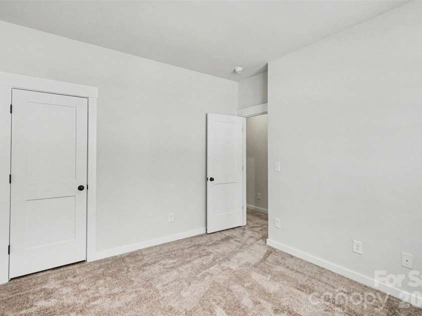 9521 Munsing Drive, Charlotte, NC 28269.  MLS# CAR4390189, YatesRealty ID 13617. 