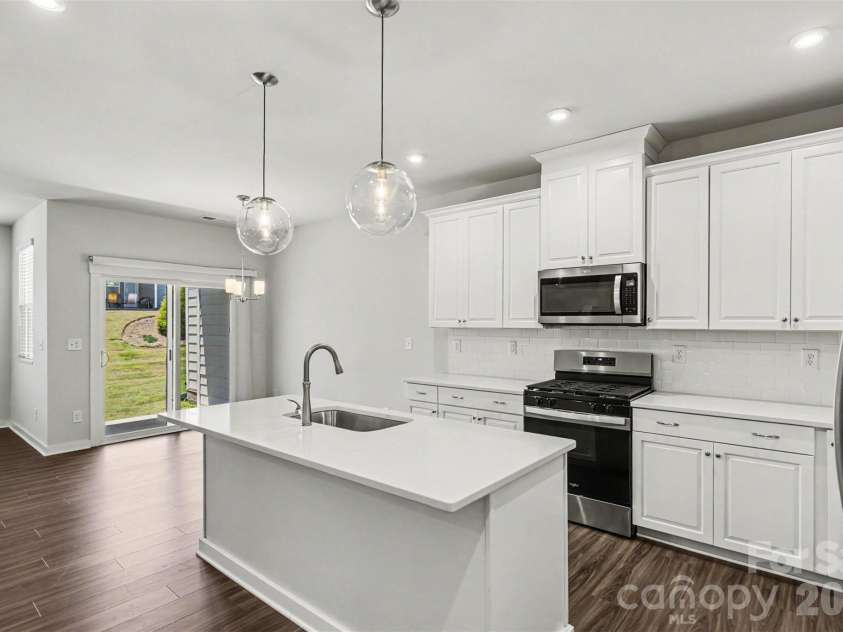 9521 Munsing Drive, Charlotte, NC 28269.  MLS# CAR4390189, YatesRealty ID 13617. 