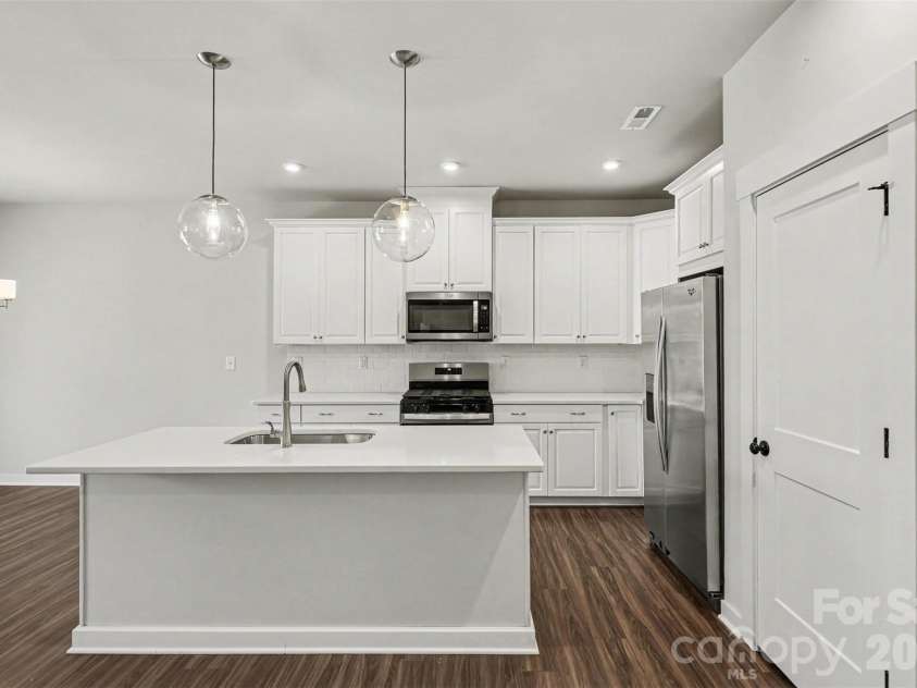 9521 Munsing Drive, Charlotte, NC 28269.  MLS# CAR4390189, YatesRealty ID 13617. 