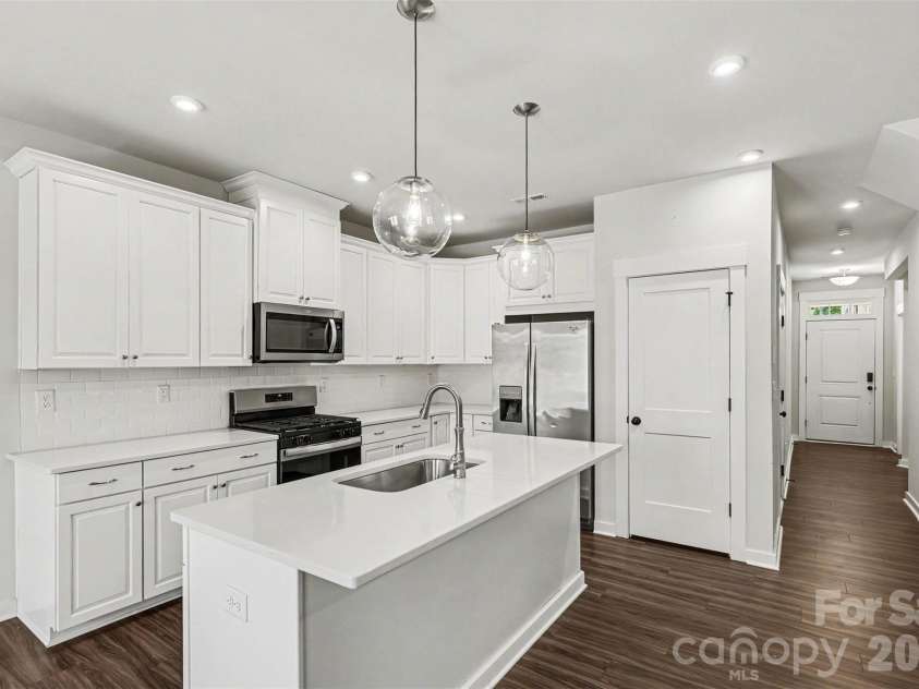 9521 Munsing Drive, Charlotte, NC 28269.  MLS# CAR4390189, YatesRealty ID 13617. 