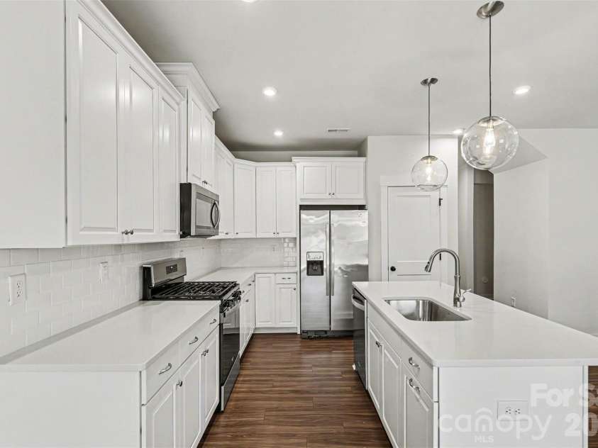 9521 Munsing Drive, Charlotte, NC 28269.  MLS# CAR4390189, YatesRealty ID 13617. 