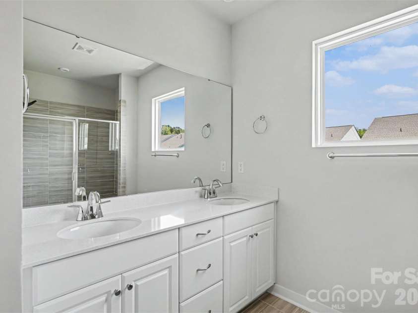 9521 Munsing Drive, Charlotte, NC 28269.  MLS# CAR4390189, YatesRealty ID 13617. 