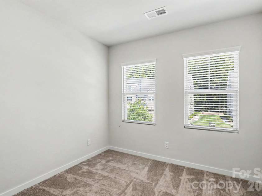9521 Munsing Drive, Charlotte, NC 28269.  MLS# CAR4390189, YatesRealty ID 13617. 