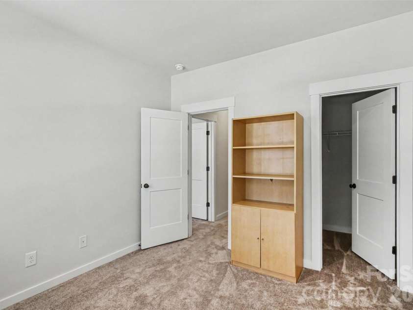 9521 Munsing Drive, Charlotte, NC 28269.  MLS# CAR4390189, YatesRealty ID 13617. 