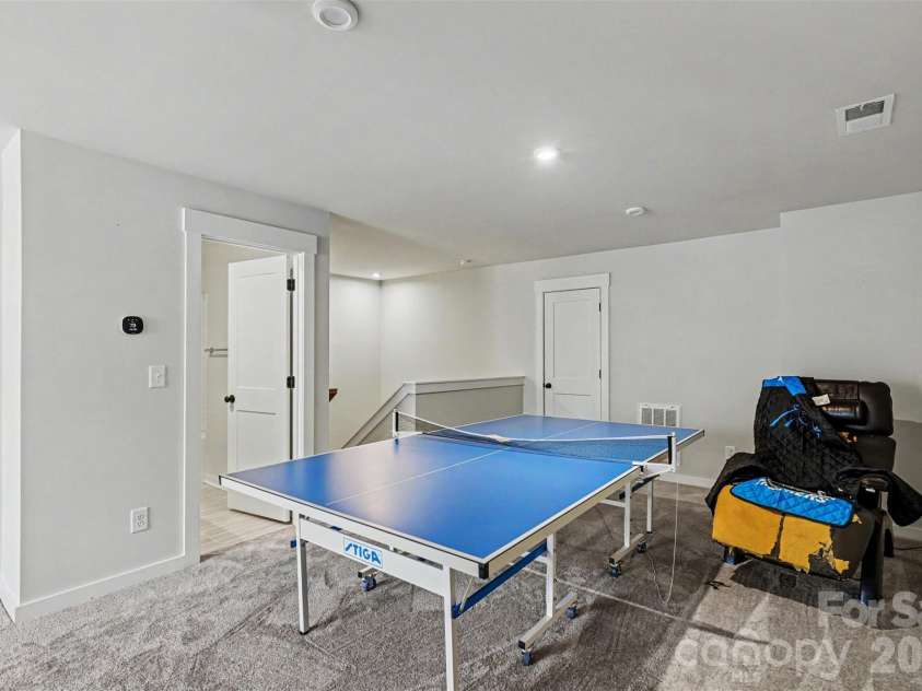 9521 Munsing Drive, Charlotte, NC 28269.  MLS# CAR4390189, YatesRealty ID 13617. 