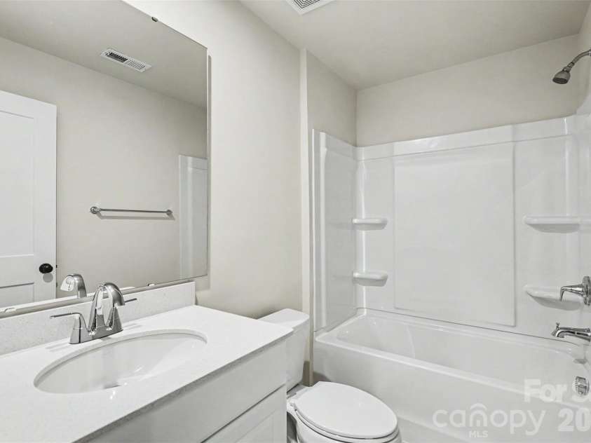9521 Munsing Drive, Charlotte, NC 28269.  MLS# CAR4390189, YatesRealty ID 13617. 