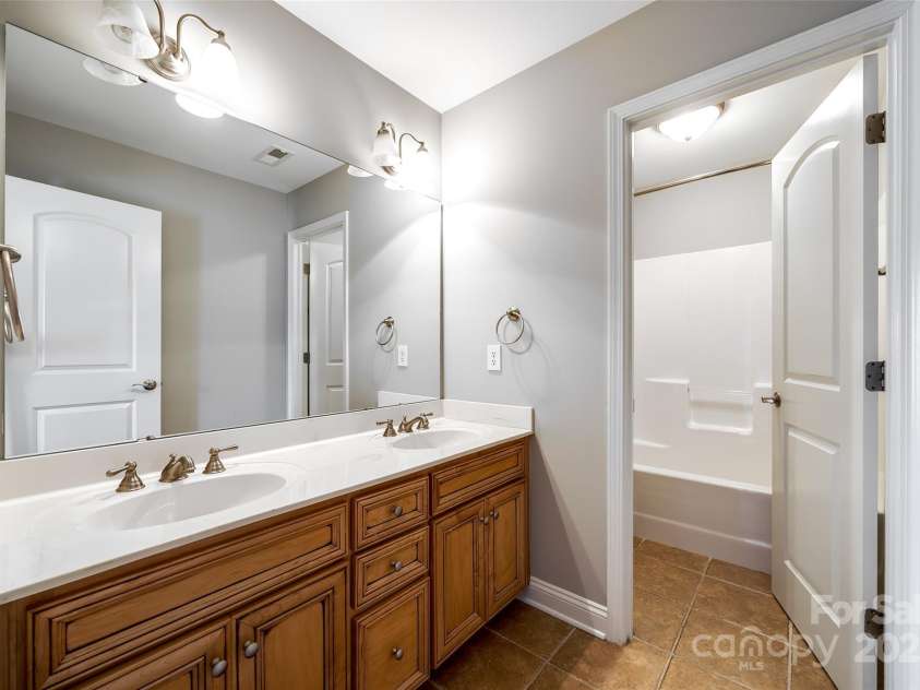 1765 Old Clay Hill Road, York, SC 29745.  MLS# CAR4219813, YatesRealty ID 1362. Upstairs Bath