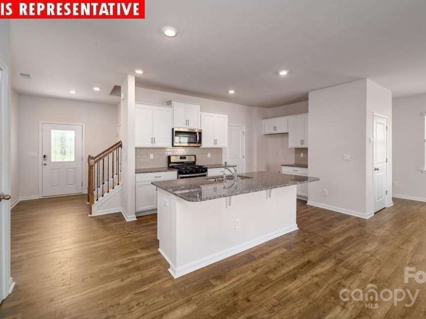 11217 Cardinal Creek Avenue, Charlotte, NC 28215.  MLS# CAR4228195, YatesRealty ID 13622. 
