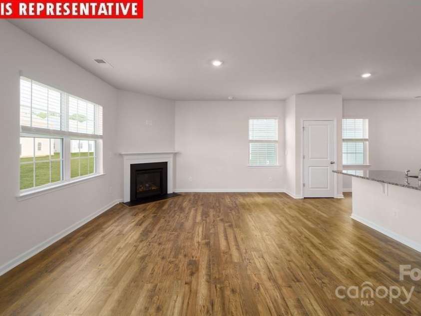 11217 Cardinal Creek Avenue, Charlotte, NC 28215.  MLS# CAR4228195, YatesRealty ID 13622. 