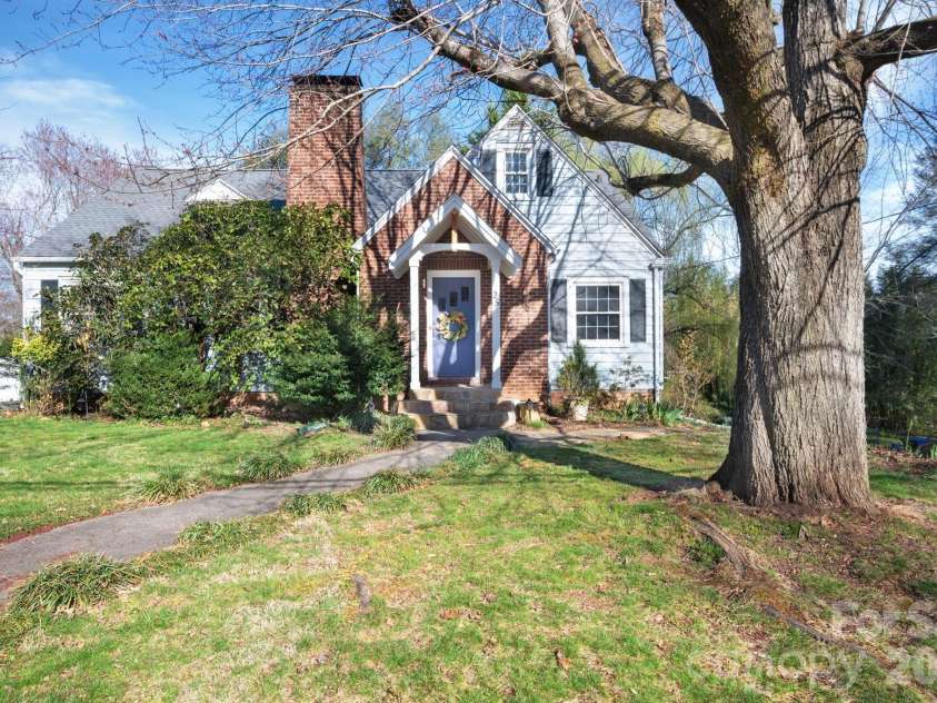 25 Bear Creek Road, Asheville, NC 28806.  MLS# CAR4356405, YatesRealty ID 13622. 