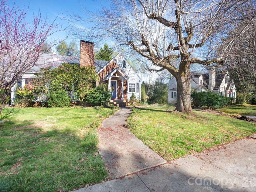 25 Bear Creek Road, Asheville, NC 28806.  MLS# CAR4356405, YatesRealty ID 13622. 