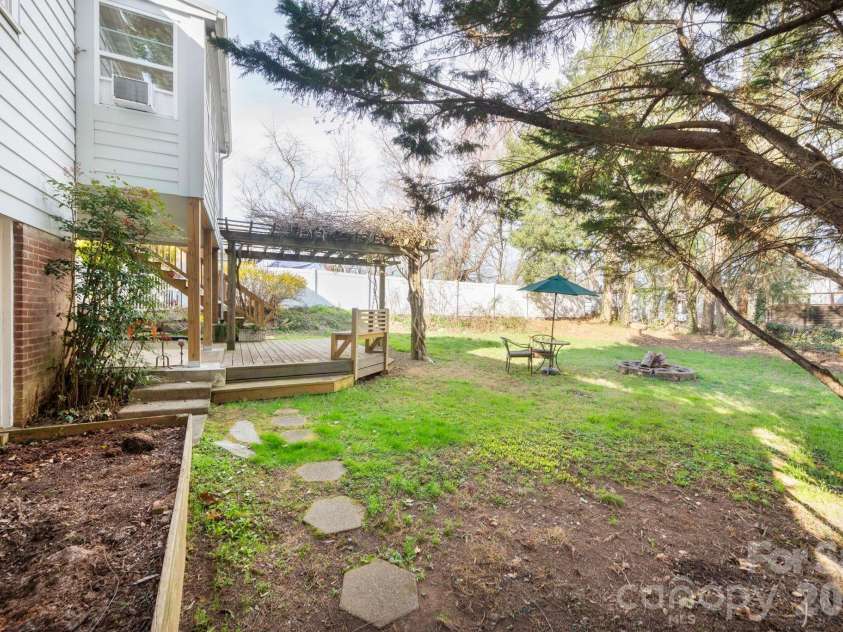 25 Bear Creek Road, Asheville, NC 28806.  MLS# CAR4356405, YatesRealty ID 13622. 