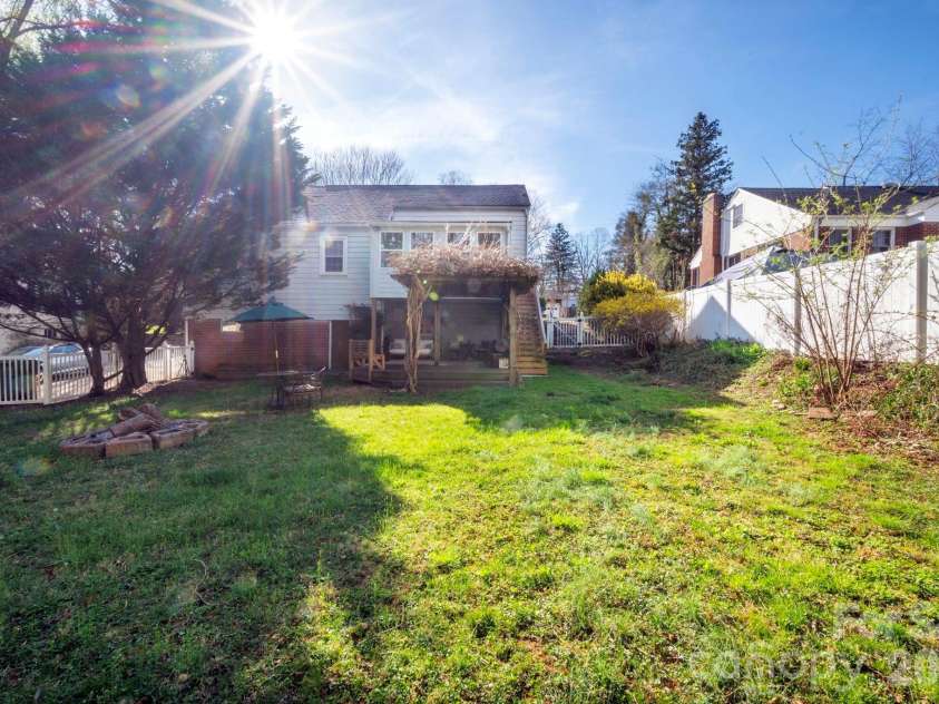 25 Bear Creek Road, Asheville, NC 28806.  MLS# CAR4356405, YatesRealty ID 13622. 