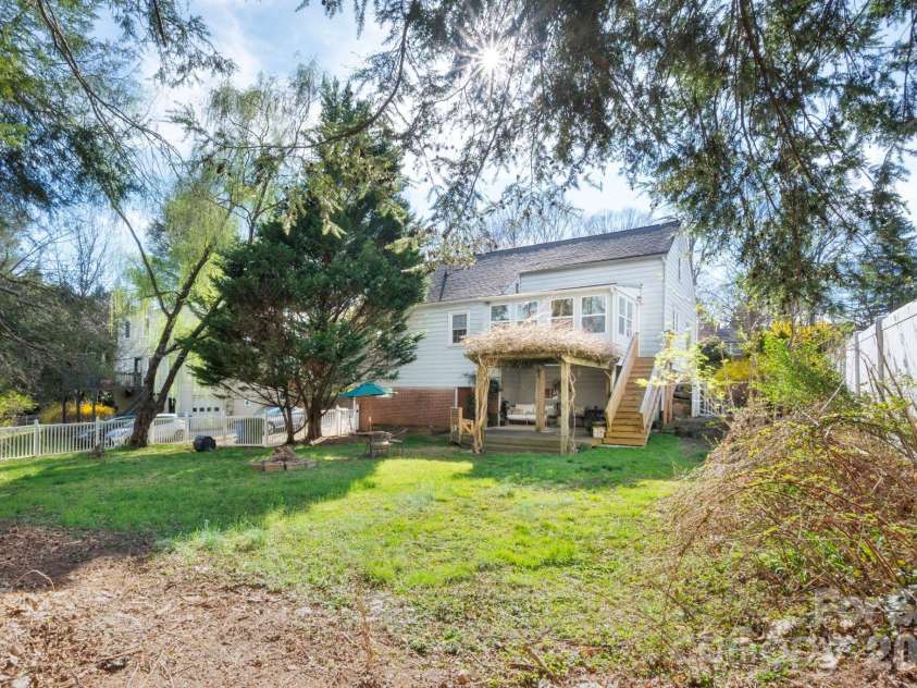 25 Bear Creek Road, Asheville, NC 28806.  MLS# CAR4356405, YatesRealty ID 13622. 