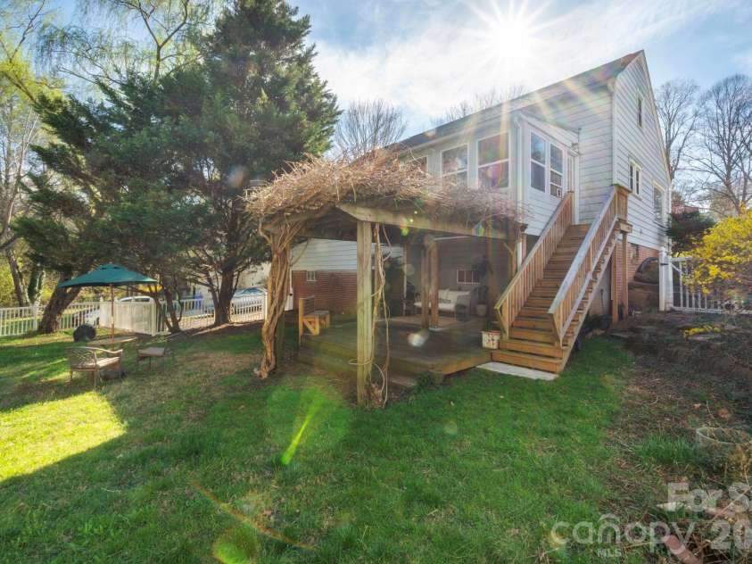 25 Bear Creek Road, Asheville, NC 28806.  MLS# CAR4356405, YatesRealty ID 13622. 