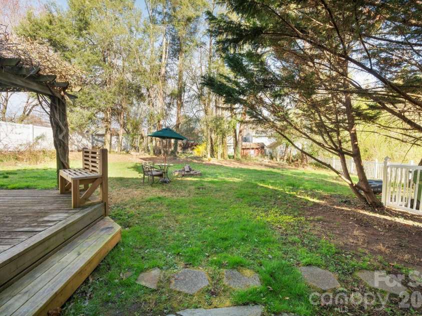 25 Bear Creek Road, Asheville, NC 28806.  MLS# CAR4356405, YatesRealty ID 13622. 