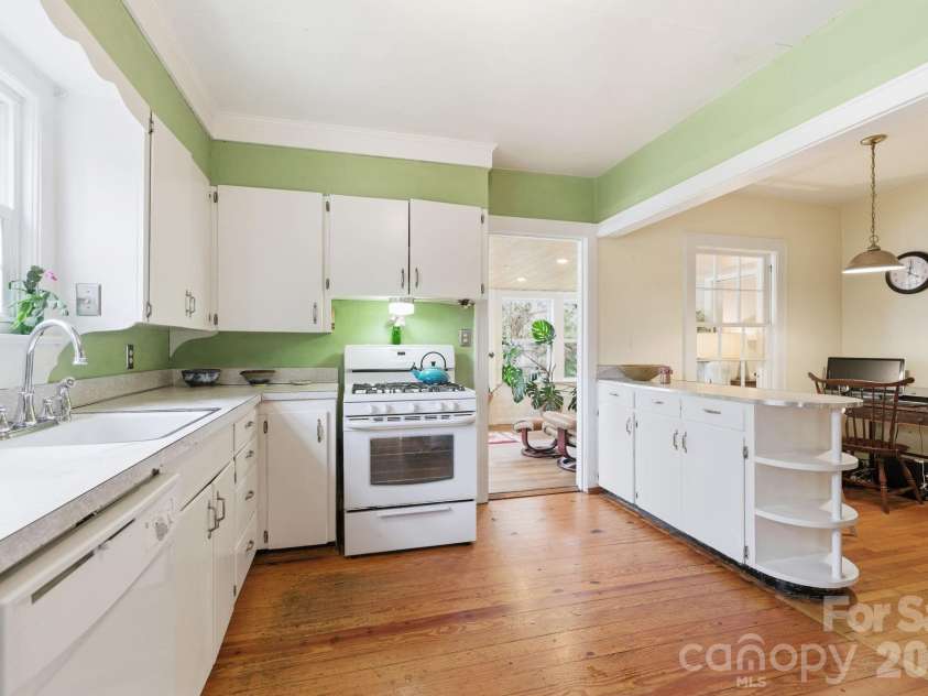25 Bear Creek Road, Asheville, NC 28806.  MLS# CAR4356405, YatesRealty ID 13622. 