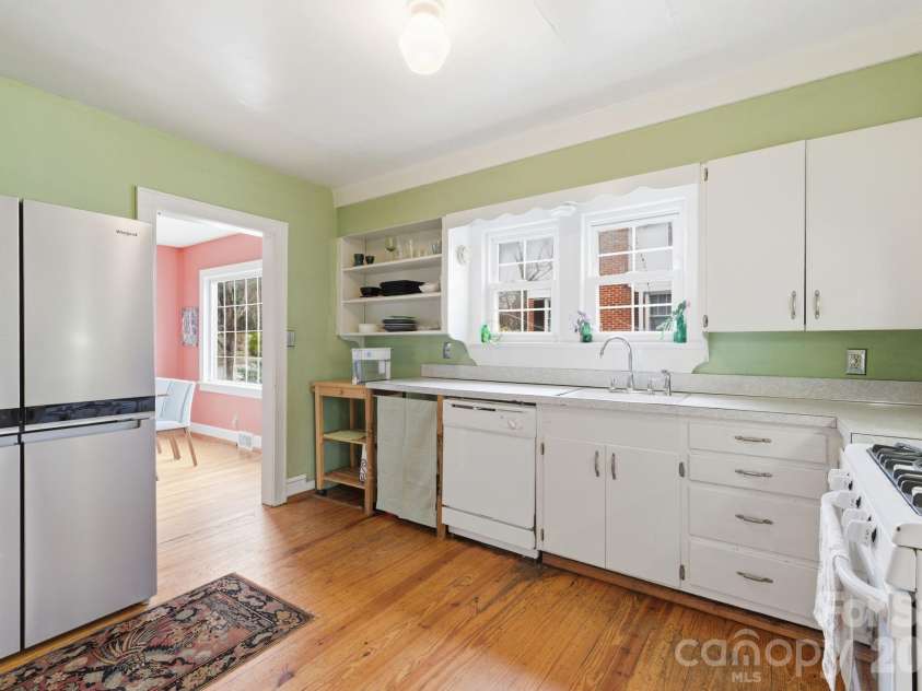 25 Bear Creek Road, Asheville, NC 28806.  MLS# CAR4356405, YatesRealty ID 13622. 