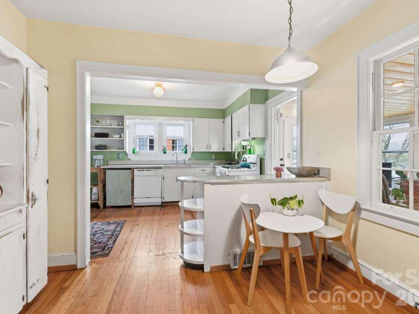 25 Bear Creek Road, Asheville, NC 28806.  MLS# CAR4356405, YatesRealty ID 13622. 