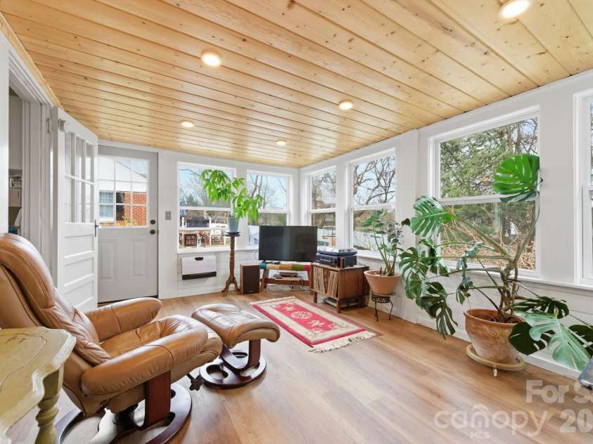 25 Bear Creek Road, Asheville, NC 28806.  MLS# CAR4356405, YatesRealty ID 13622. 