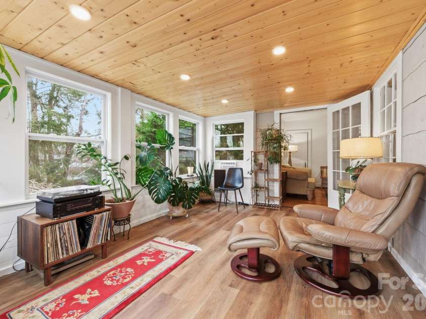 25 Bear Creek Road, Asheville, NC 28806.  MLS# CAR4356405, YatesRealty ID 13622. 