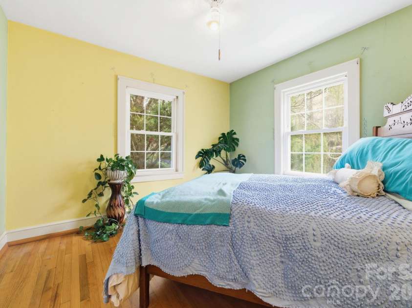 25 Bear Creek Road, Asheville, NC 28806.  MLS# CAR4356405, YatesRealty ID 13622. 
