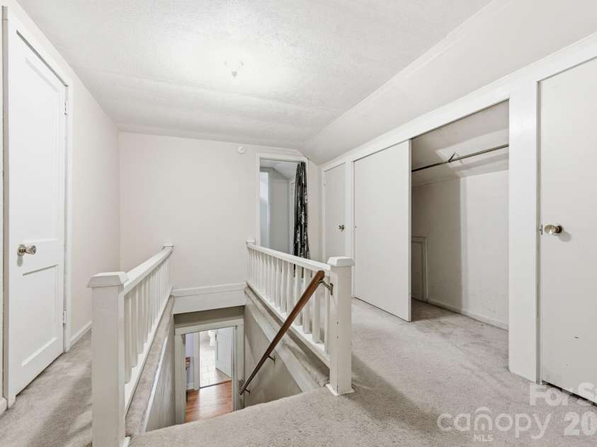 25 Bear Creek Road, Asheville, NC 28806.  MLS# CAR4356405, YatesRealty ID 13622. 