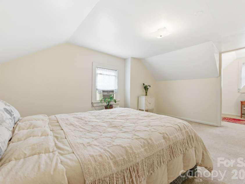 25 Bear Creek Road, Asheville, NC 28806.  MLS# CAR4356405, YatesRealty ID 13622. 