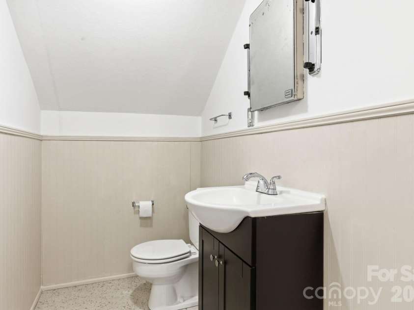 25 Bear Creek Road, Asheville, NC 28806.  MLS# CAR4356405, YatesRealty ID 13622. 