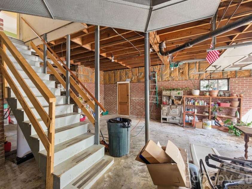 25 Bear Creek Road, Asheville, NC 28806.  MLS# CAR4356405, YatesRealty ID 13622. 