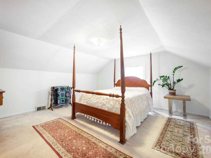 25 Bear Creek Road, Asheville, NC 28806.  MLS# CAR4356405, YatesRealty ID 13622. 