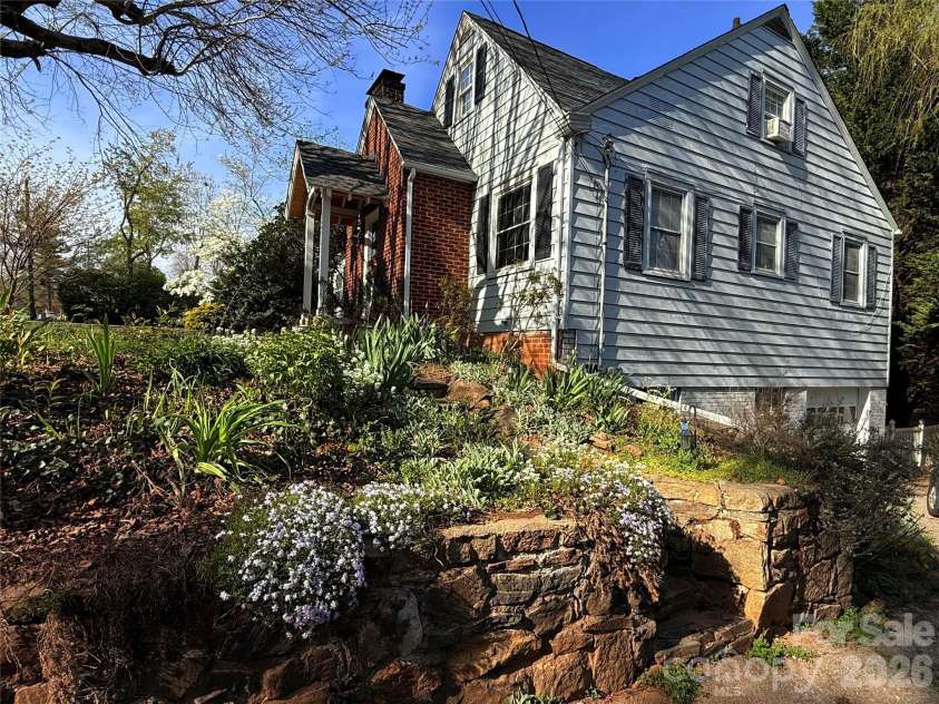25 Bear Creek Road, Asheville, NC 28806.  MLS# CAR4356405, YatesRealty ID 13622. 