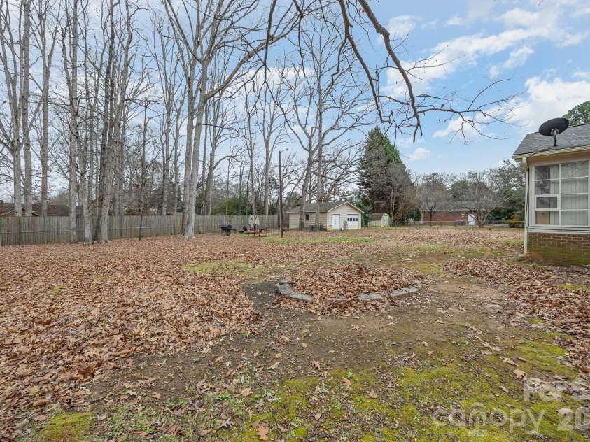514 Idlewood Drive, Salisbury, NC 28144.  MLS# CAR4329615, YatesRealty ID 13623. Large backyard