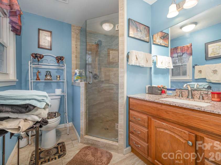 514 Idlewood Drive, Salisbury, NC 28144.  MLS# CAR4329615, YatesRealty ID 13623. Primary bathroom