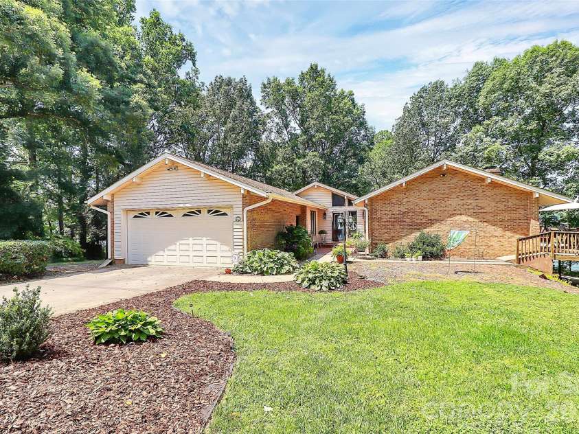 160 Quail Hollow Drive, Kings Mountain, NC 28086.  MLS# CAR4403412, YatesRealty ID 13625. 