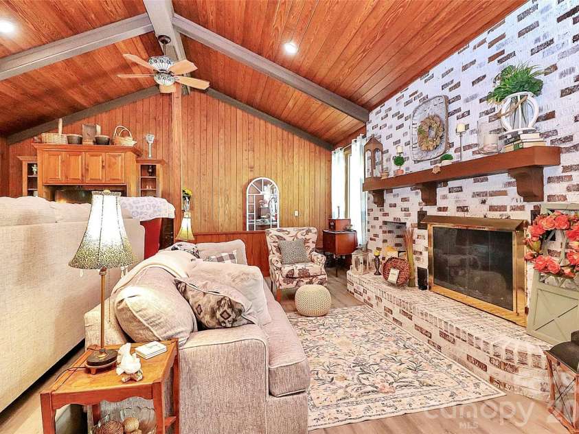 160 Quail Hollow Drive, Kings Mountain, NC 28086.  MLS# CAR4403412, YatesRealty ID 13625. 
