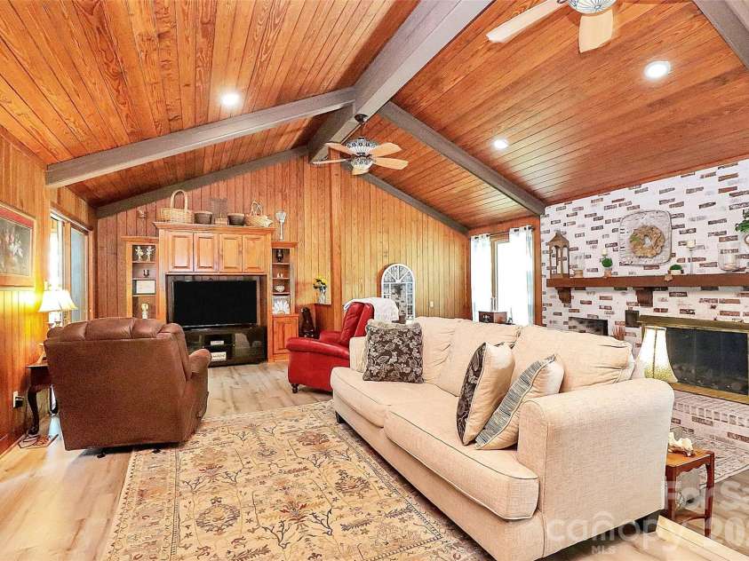 160 Quail Hollow Drive, Kings Mountain, NC 28086.  MLS# CAR4403412, YatesRealty ID 13625. 