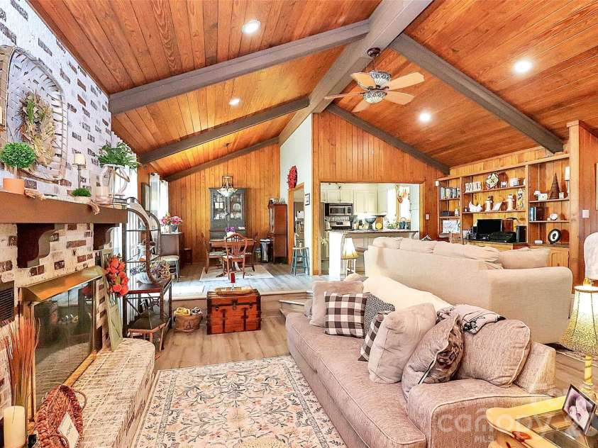160 Quail Hollow Drive, Kings Mountain, NC 28086.  MLS# CAR4403412, YatesRealty ID 13625. 