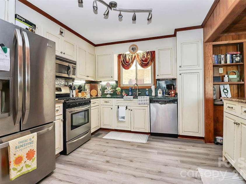 160 Quail Hollow Drive, Kings Mountain, NC 28086.  MLS# CAR4403412, YatesRealty ID 13625. 