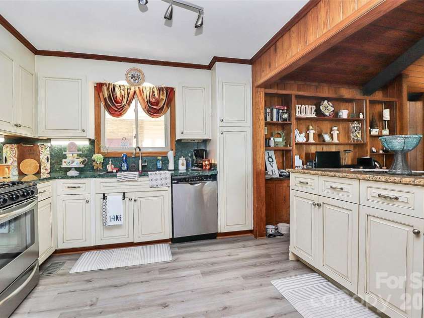 160 Quail Hollow Drive, Kings Mountain, NC 28086.  MLS# CAR4403412, YatesRealty ID 13625. 
