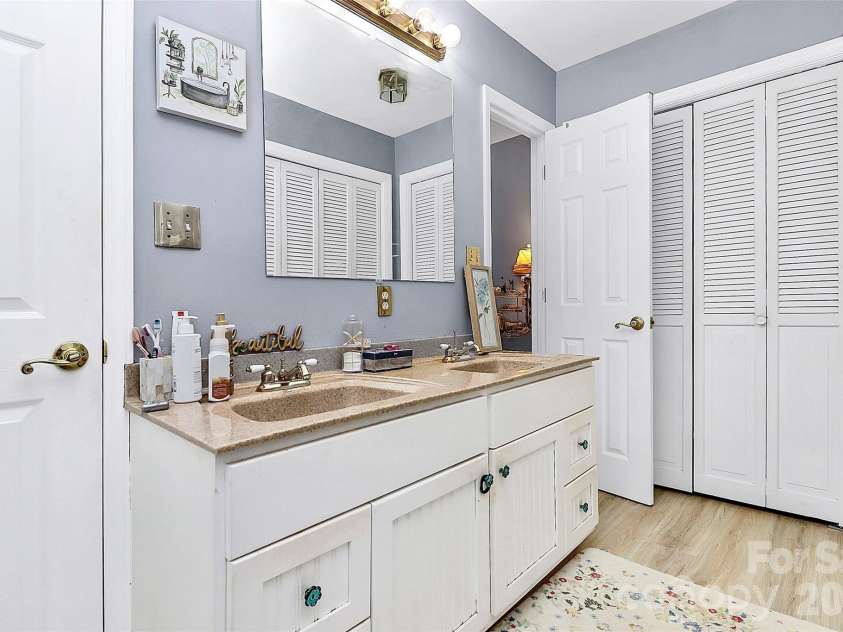 160 Quail Hollow Drive, Kings Mountain, NC 28086.  MLS# CAR4403412, YatesRealty ID 13625. 
