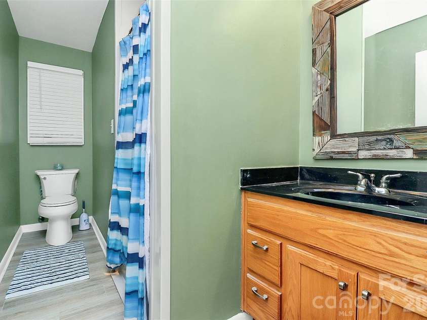 160 Quail Hollow Drive, Kings Mountain, NC 28086.  MLS# CAR4403412, YatesRealty ID 13625. 