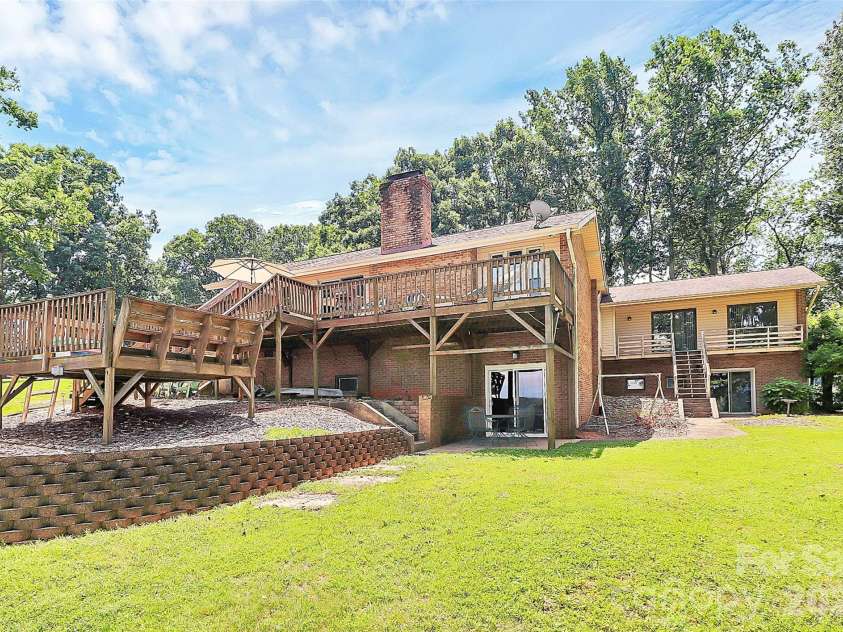 160 Quail Hollow Drive, Kings Mountain, NC 28086.  MLS# CAR4403412, YatesRealty ID 13625. 