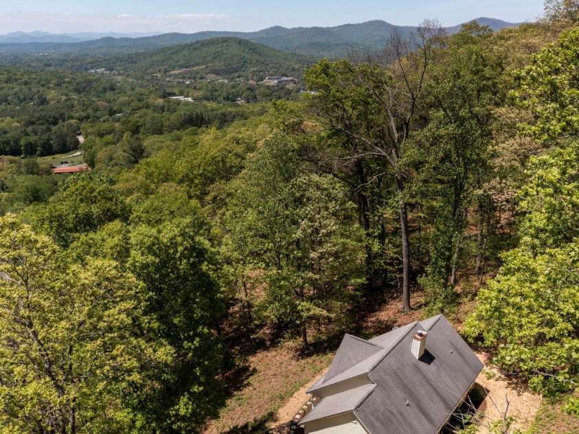 62 Mackenzie Way, Swannanoa, NC 28778.  MLS# CAR4252201, YatesRealty ID 13625. Buckeye Cove Community in Swannanoa
