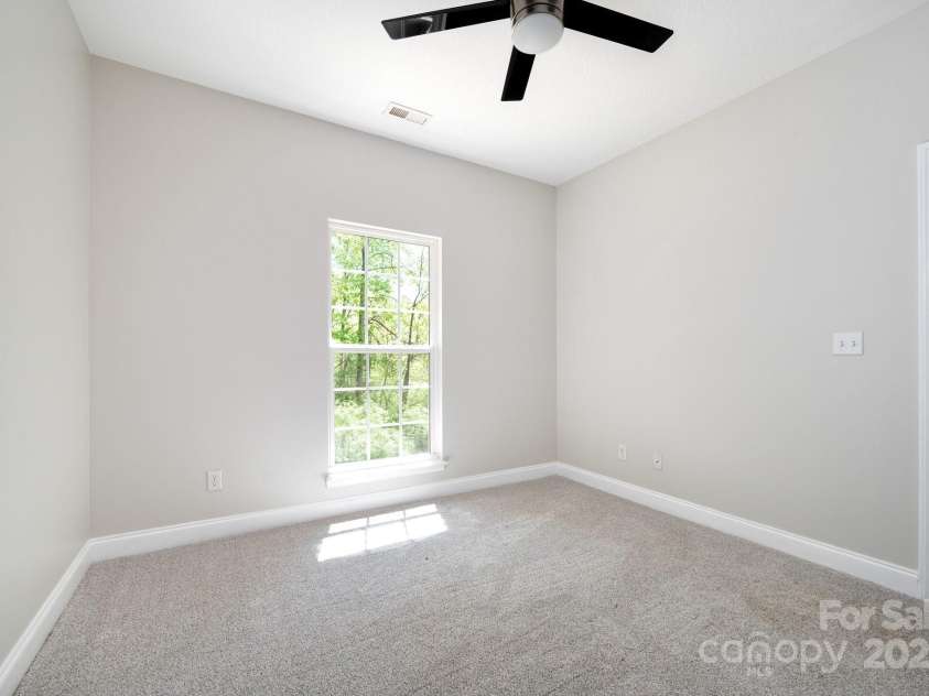 62 Mackenzie Way, Swannanoa, NC 28778.  MLS# CAR4252201, YatesRealty ID 13625. New Carpet in all Bedrooms